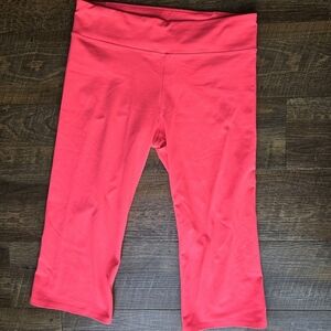 Under Armour Women's Bright Pink Capri Leggings Medium